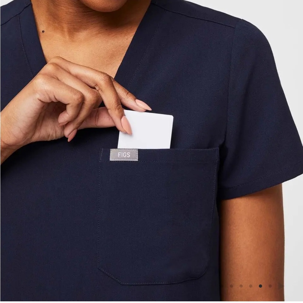 Figs Navy Technical Collection One Pocket V-Neck Scrub Top Women's M
